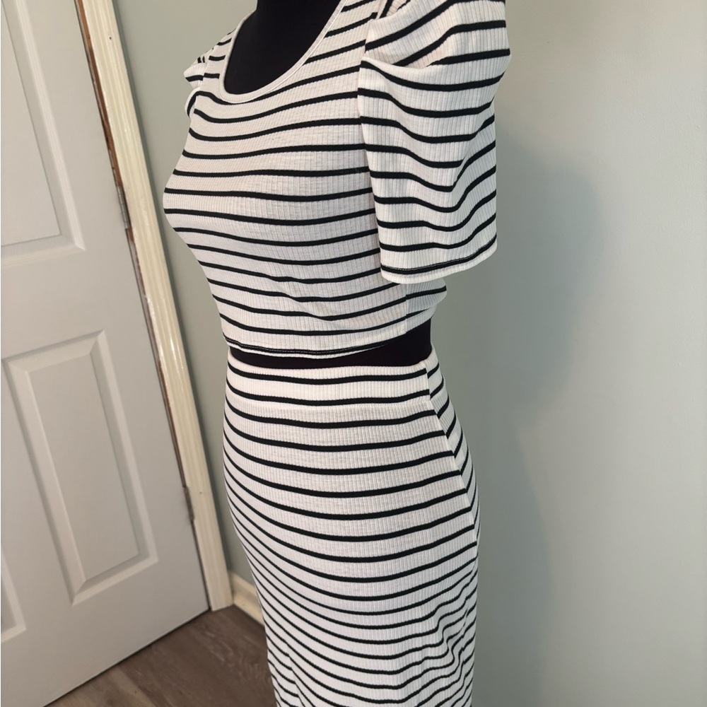 Striped Black and White Women's Skirt and crop top small nwot - Picture 3 of 6
